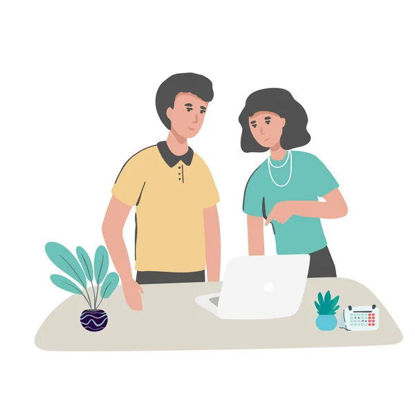 Oturma odasındaki resimde gülümseyen dizüstü bilgisayara bakan yaşlı çift.