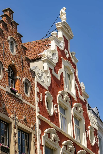 Bruges 'deki tarihi konakların Gables' ı