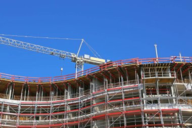 Beton kaplamalı kıvrımlı kabuk