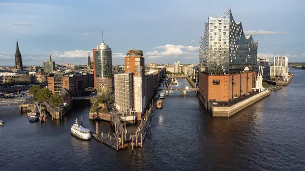 5 Eylül: Elbe Konser Salonu 5 Ekim 2019 Hamburg, Almanya. Elbe Filarmoni Orkestrası, Hafencity Mahallesi 'nde bir konser salonu ve Hamburg' da yeni bir dönüm noktası.