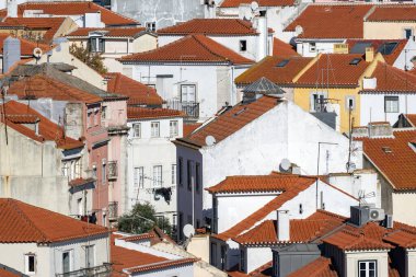 Lizbon 'un tarihi Alfama semtinde çatılar