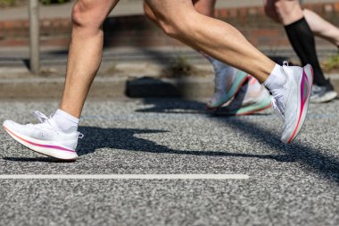 Koşucuların bacakları maratonda