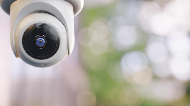 Caméra Surveillance Installée Sur Mur Bâtiment Balayez Zone Des Fins — Video
