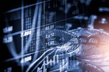 Modern bir takas yöntemi. Bitcoin küresel ekonomi piyasasında uygun bir ödemedir. Sanal dijital para birimi ve finansal yatırım ticaret kavramı. Altın bitcoin arka planına sahip soyut kripto para birimi.