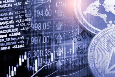 Modern bir takas yöntemi. Bitcoin küresel ekonomi piyasasında uygun bir ödemedir. Sanal dijital para birimi ve finansal yatırım ticaret kavramı. Altın bitcoin arka planına sahip soyut kripto para birimi.