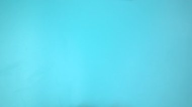 Görüntü 4K. Mor ya da mor kurdeleli eller. Pankreas kanseri, Testis kanseri farkındalığı, kanserden kurtulma, leyomiyosarkom, Dünya Kanser Günü. Sağlık sigortası, sigorta kavramı.