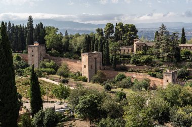 Generalife 'den Tedbirli ve Bebek Kuleleri