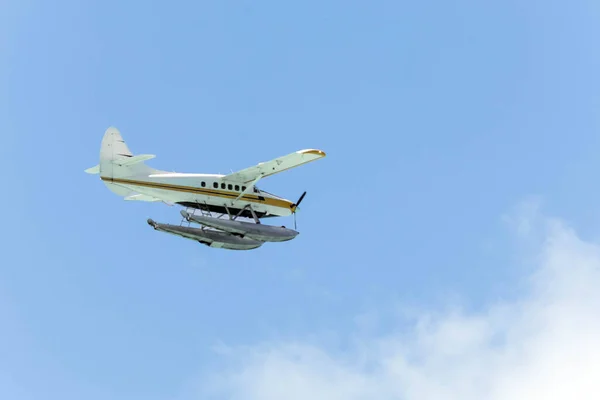 Seaplane Crossing Blue Sky Amphibian Transport Leisure — Stock Photo, Image