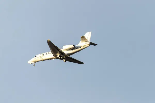Private Jet Plane Flying Blue Sky Clouds Transportation Air Travel Imagens De Bancos De Imagens