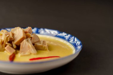 Gulai Nangka güveci Padang 'dan geleneksel Endonezya yemeğidir. Lezzetli ve lezzetli.