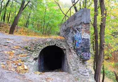 Ukrayna, Kyiv 'deki Yeni Pechersk Kalesi' nin alt istinat duvarı.