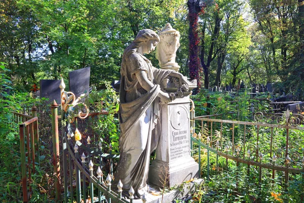 Antike Skulptur Über Dem Grabstein Eines Alten Grabes Auf Dem — Stockfoto