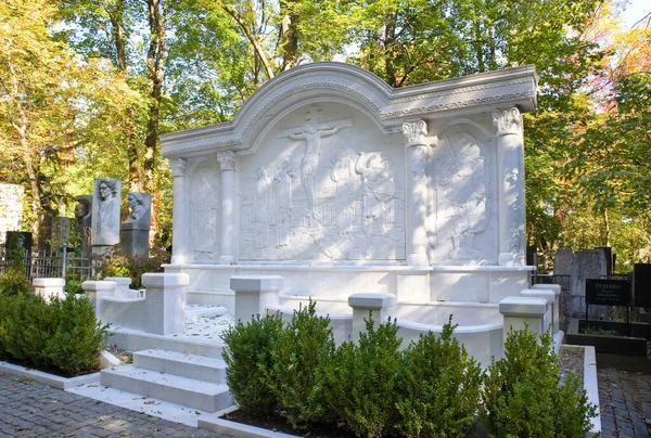 Hermosa Lápida Mármol Famoso Cementerio Baikove Soleado Día Otoño Kiev — Foto de Stock