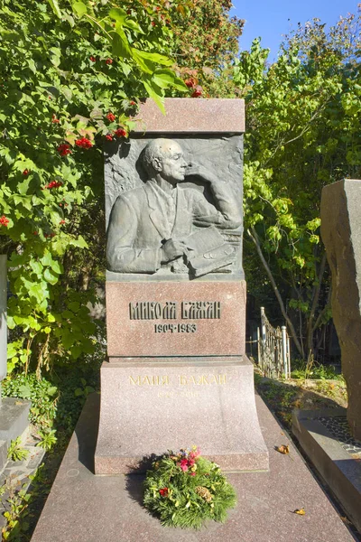 Das Grab Des Schriftstellers Mykola Bashan Auf Dem Baikove Friedhof — Stockfoto