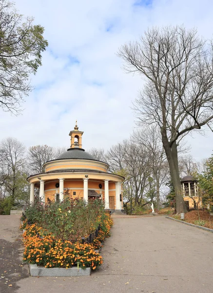ウクライナのキエフにあるアスコルドの墓にある聖ニコラス教会 — ストック写真
