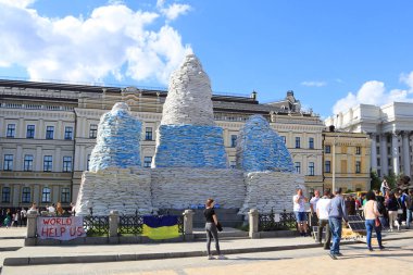 Ukrayna, Kyiv 'de savaş zamanında Olga anıtı