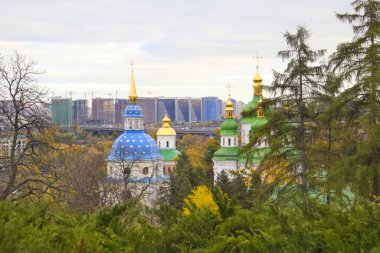 Vydubitsky Manastırı Kyiv, Ukrayna 'da sonbahar zamanı