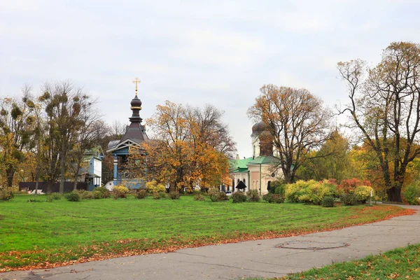 Das Ionische Dreifaltigkeitskloster Botanischen Garten Kiew Ukraine — Stockfoto