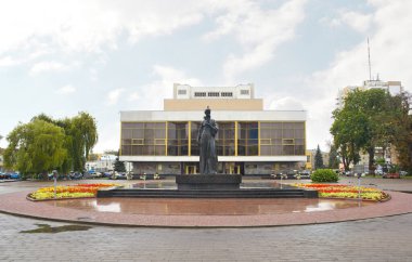Ukraynalı ünlü yazar Lesya Ukrayna Anıtı, Lutsk, Ukrayna