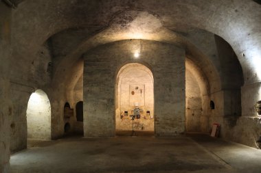 Lutsk, Ukrayna 'daki Kutsal Üçlü Katedrali' nin altındaki zindanlar.