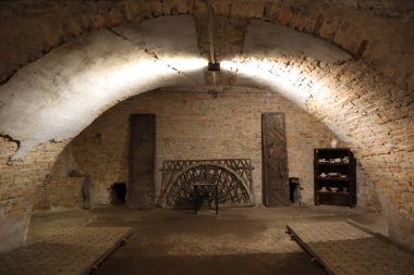 Lutsk, Ukrayna 'daki Kutsal Üçlü Katedrali' nin altındaki zindanlar.