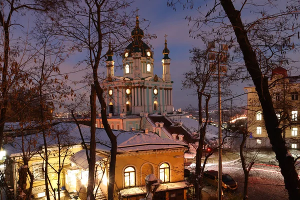 乌克兰基辅冬夜圣安德鲁教堂 — 图库照片