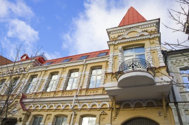  Ukrayna, Kyiv 'deki Bohdan Khmelnitsky caddesindeki güzel eski bina (şimdi Polonya Büyükelçiliği)