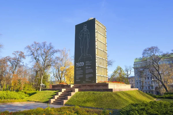 우크라이나 에프에서 전시중인 공원에 타라스 기념비 — 스톡 사진