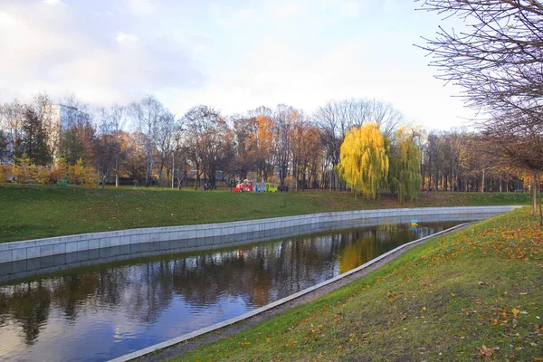 Podzimní Park Otradny Slunečném Dni Kyjevě Ukrajina — Stock fotografie