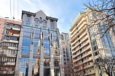 Kyiv, Ukrayna 'da Nicholas Roman Katolik Katedrali (Organ Müzik Evi) ile Yansıma