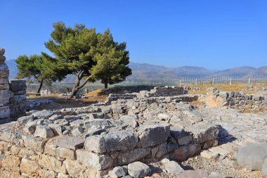 Arnavutluk 'un Saranda kentinde 40 azize manastırı