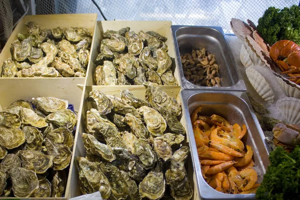 Mit Meeresfrüchten Austern Garnelen Rosenkohl Belgien — Stockfoto