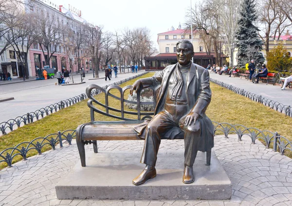 乌克兰敖德萨市花园Leonid Utesov纪念碑 — 图库照片