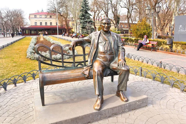 乌克兰敖德萨市花园Leonid Utesov纪念碑 — 图库照片