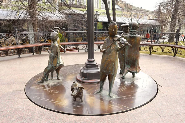 乌克兰敖德萨市花园的雕塑作品 奥德萨时间 — 图库照片