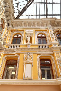  Passage 'daki avlunun içi - Odessa, Ukrayna' daki eski kapalı alışveriş merkezi ve mimari anıt