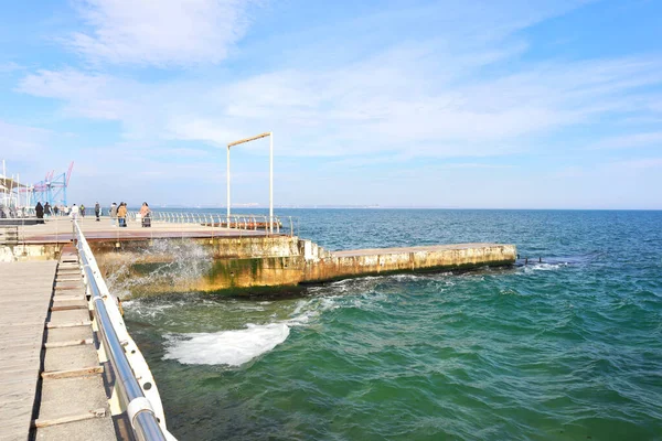 Blick Auf Den Damm Mit Seebrücke Einem Sonnigen Tag Odessa — Stockfoto