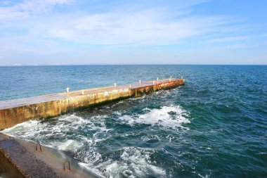 Odessa, Ukrayna 'da güneşli bir günde iskele manzarası