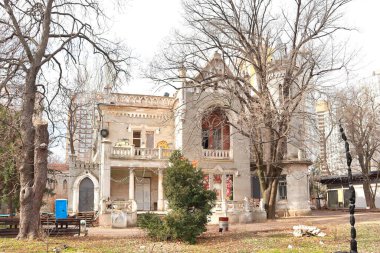 Ukrayna 'nın Odessa kentinde Karadeniz kıyısındaki eski bir kır evi.