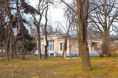 Ukrayna 'nın Odessa kentinde Karadeniz kıyısındaki eski bir kır evi.