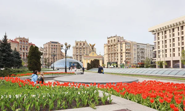Площа Незалежності Квітучими Тюльпанами Києві Україна — стокове фото
