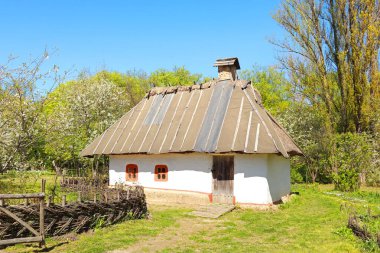 Ukrayna 'nın başkenti Kyiv' deki Orta Transnistria Pirogovo 'dan Ukrayna' ya ait Whitewashed Ukrayna vintage evi.