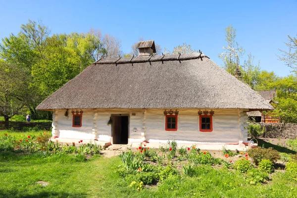 Whitewashed House Thatched Roof Podolia Skansen Pirogovo Kyiv Ukraine — Stock Photo, Image