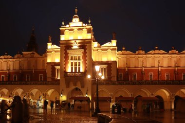 Sukiennice - Polonya 'nın başkenti Krakow' da, Ana Pazar Meydanı 'ndaki (Rynek Glowny) eski alışveriş merkezleri