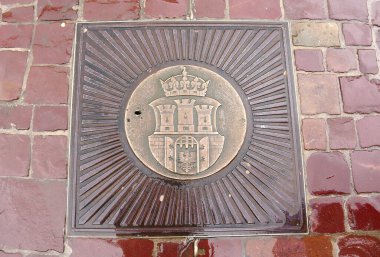 Polonya, Krakow 'da keçili kanalizasyon kapağı