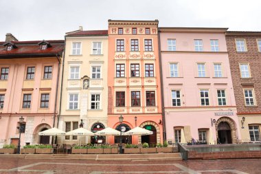 Polonya 'nın Krakow kentindeki Square Small Market' te (Maly Rynek) antika evler