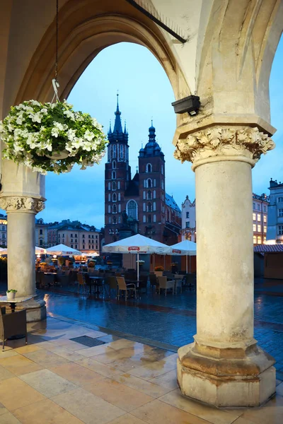 stock image St. Mary's Basilica in the main market square (Rynek Glowny) in evening time in Krakow, Poland