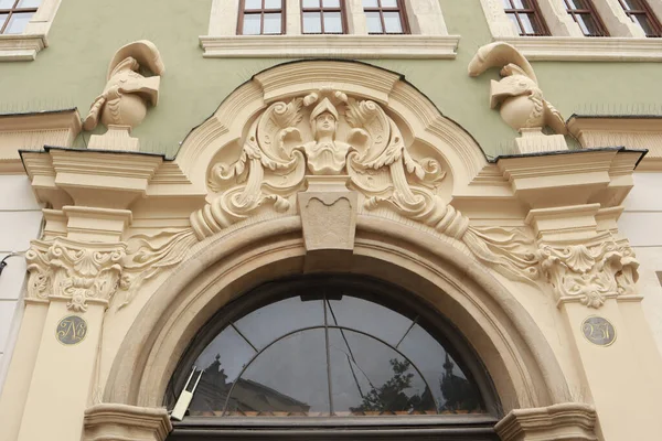 波兰克拉科夫市中心的复古门户网站 — 图库照片