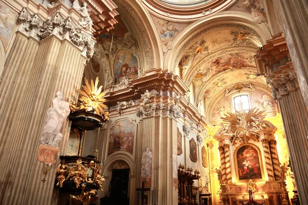 Interior Iglesia Santa Ana Cracovia Polonia —  Fotos de Stock