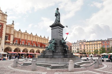 Polonya, Krakow 'da Adam Mickiewicz anıtı